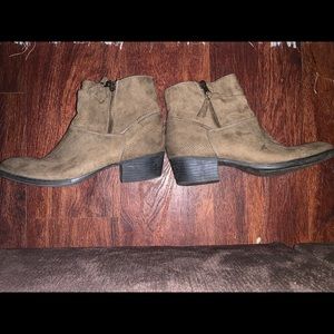 Women’s ankle booties tan tassle